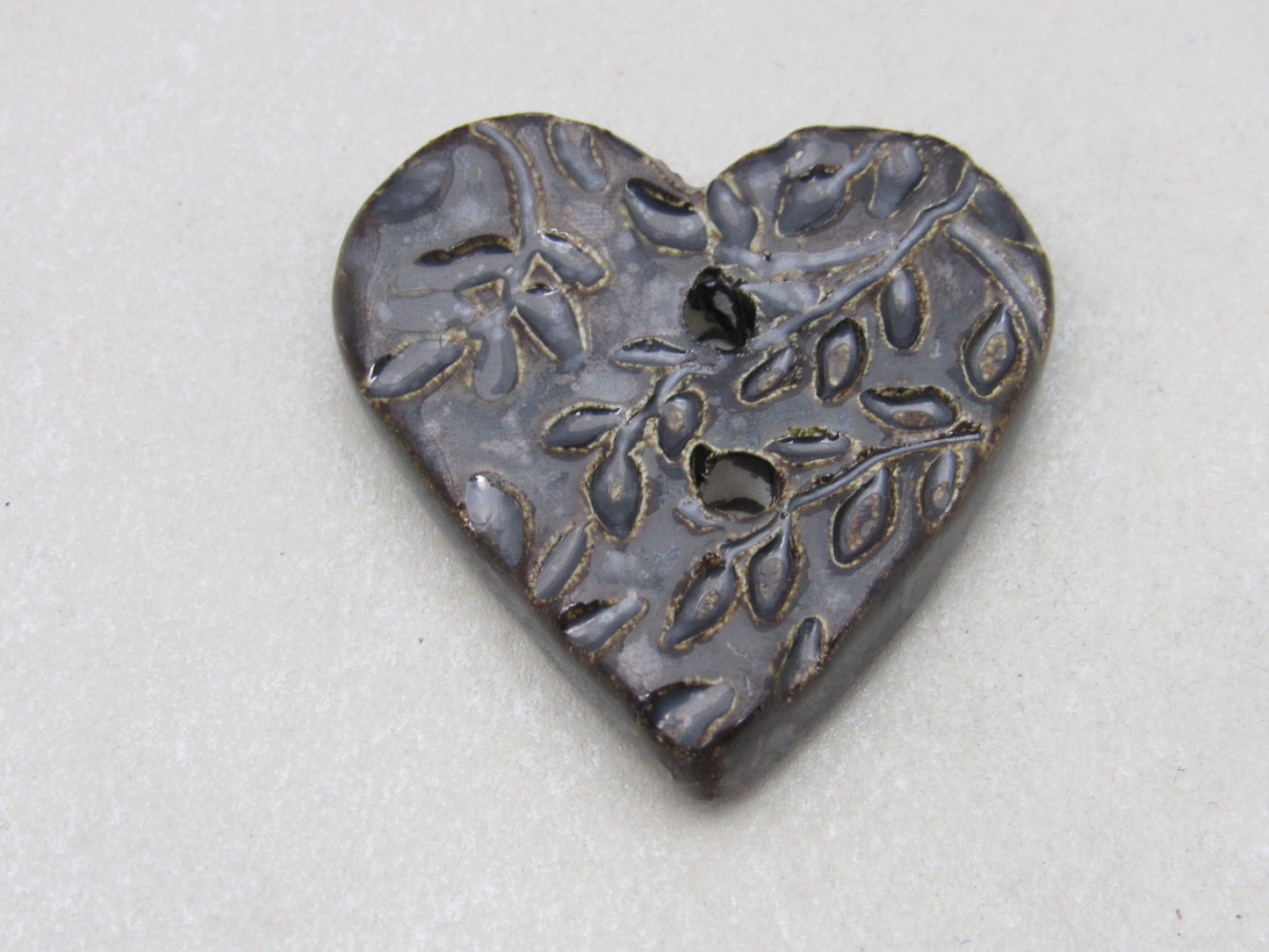Medium Leaf Sprig Texture Heart Shaped Ceramic Button