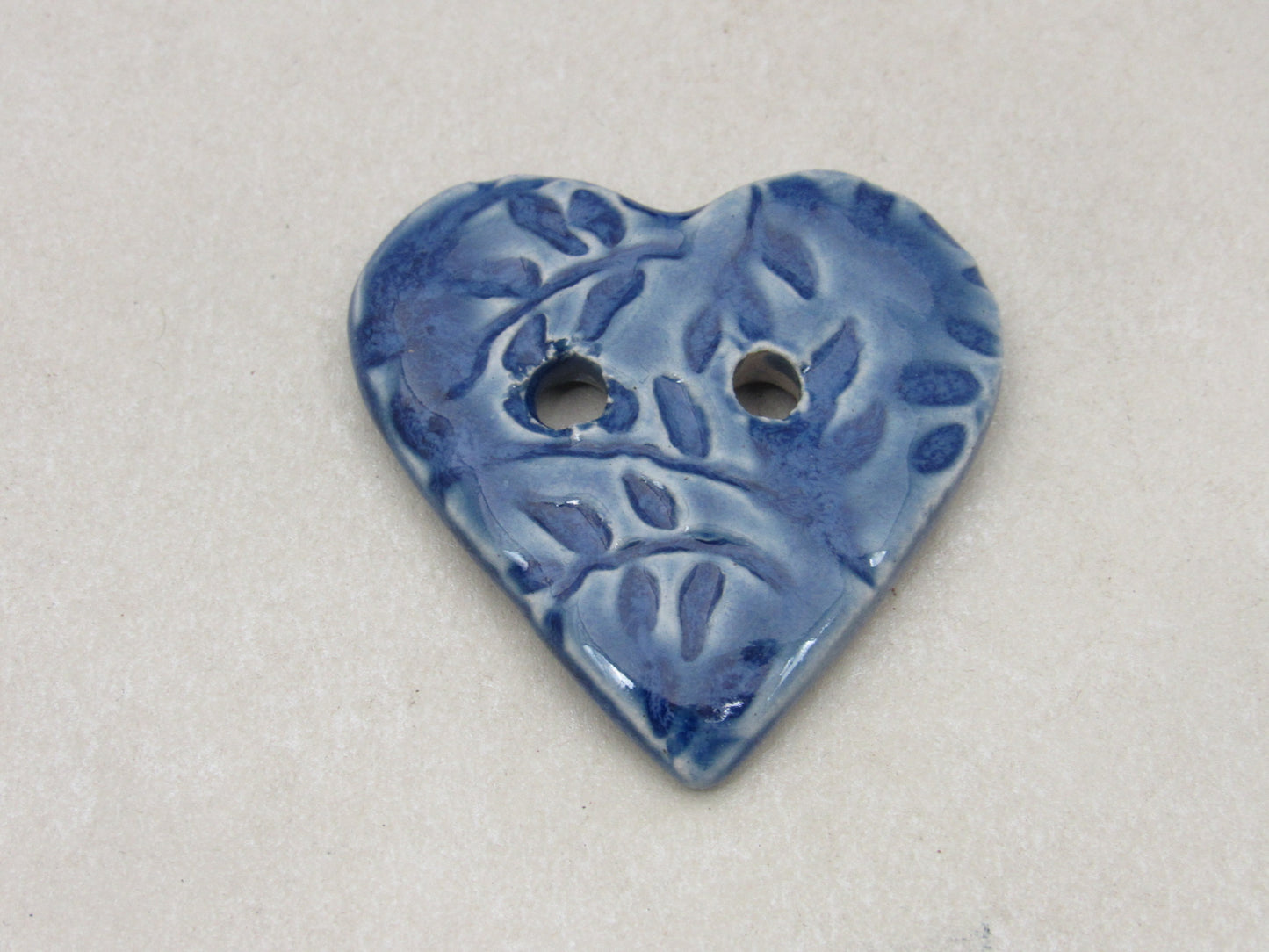 Medium Leaf Sprig Texture Heart Shaped Ceramic Button