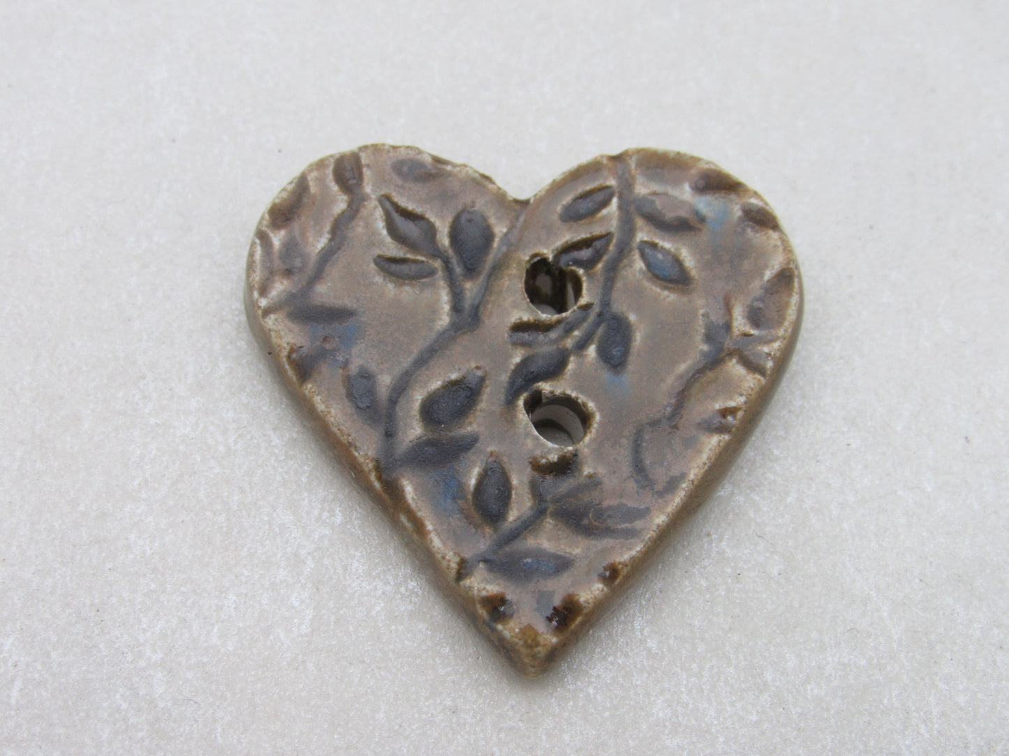 Medium Leaf Sprig Texture Heart Shaped Ceramic Button