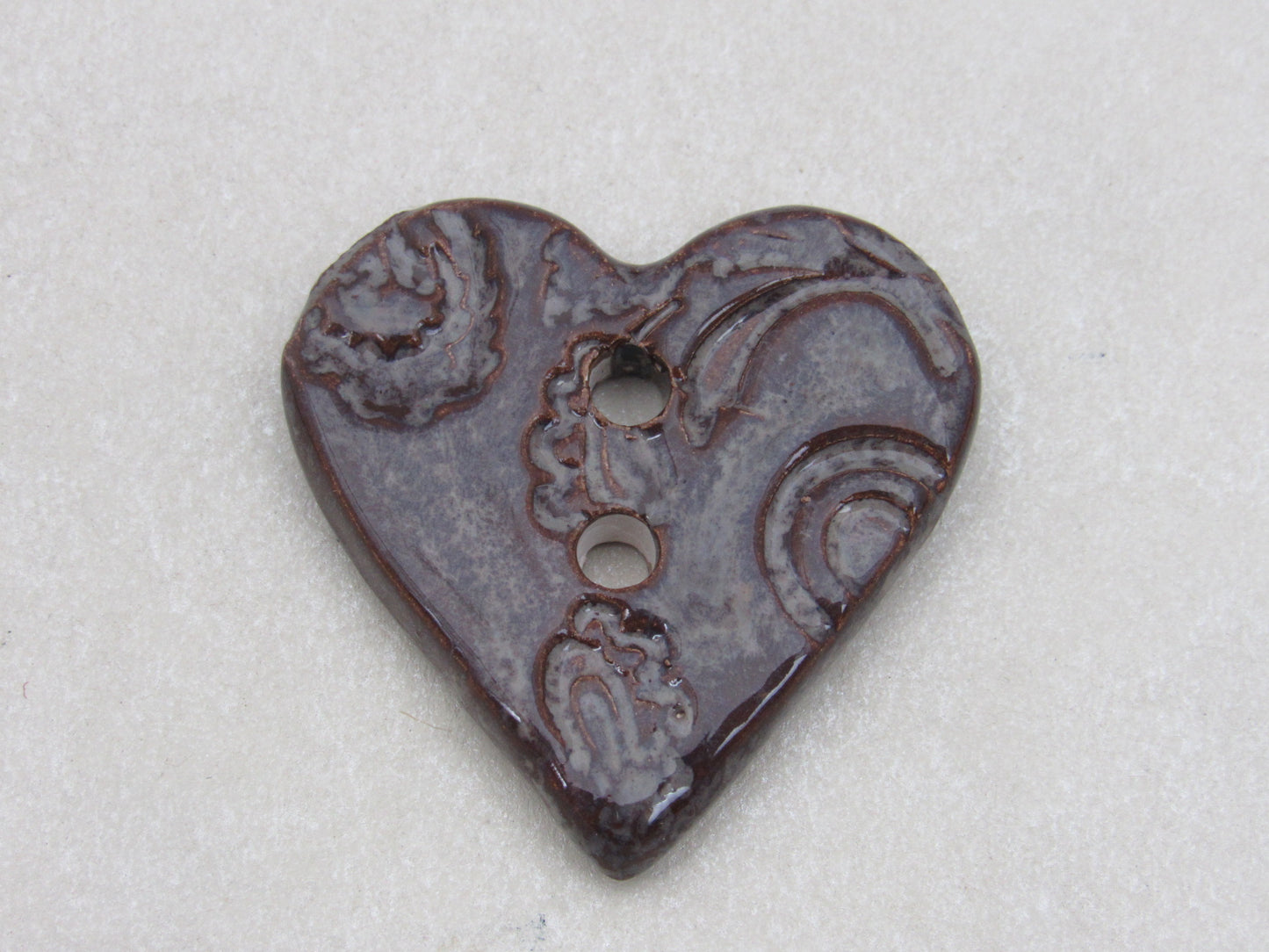 Wholesale Single Medium Brocade Texture Heart Shaped Ceramic Button