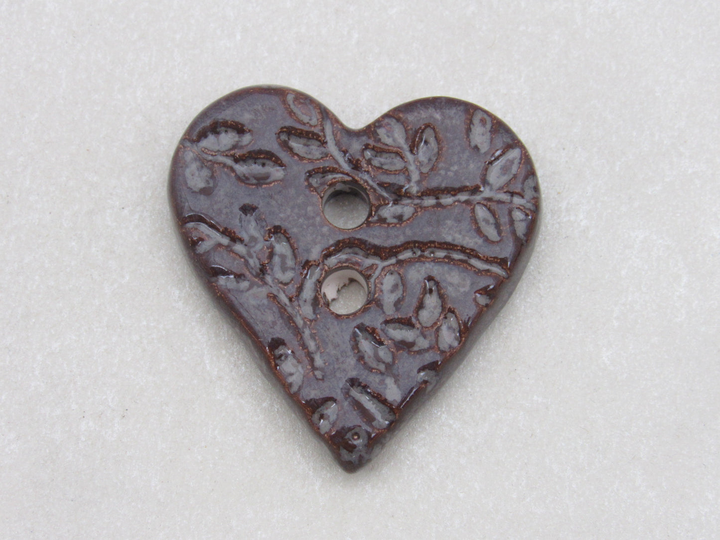 Wholesale Single Medium Sprig Texture Heart Shaped Ceramic Button