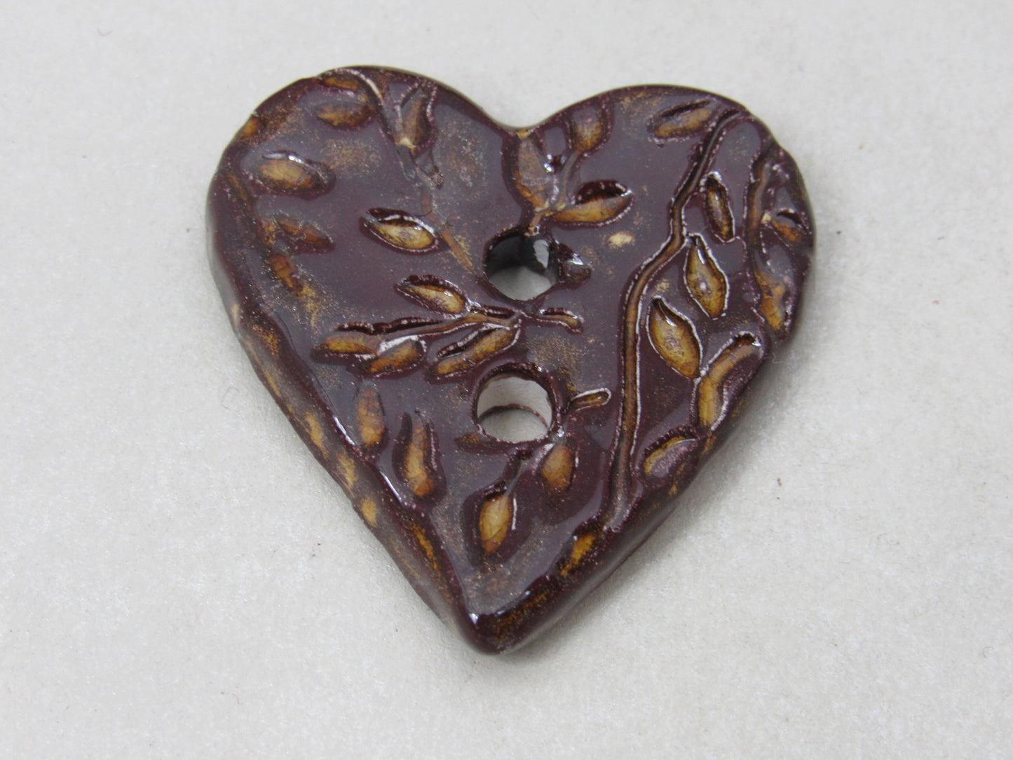 Medium Leaf Sprig Texture Heart Shaped Ceramic Button