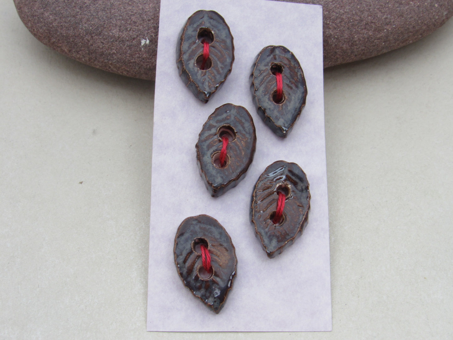 5 Small Leaf Ceramic Buttons