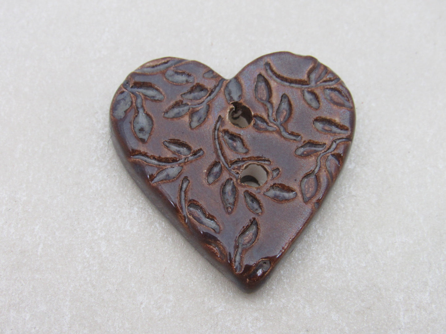 Medium Leaf Sprig Texture Heart Shaped Ceramic Button