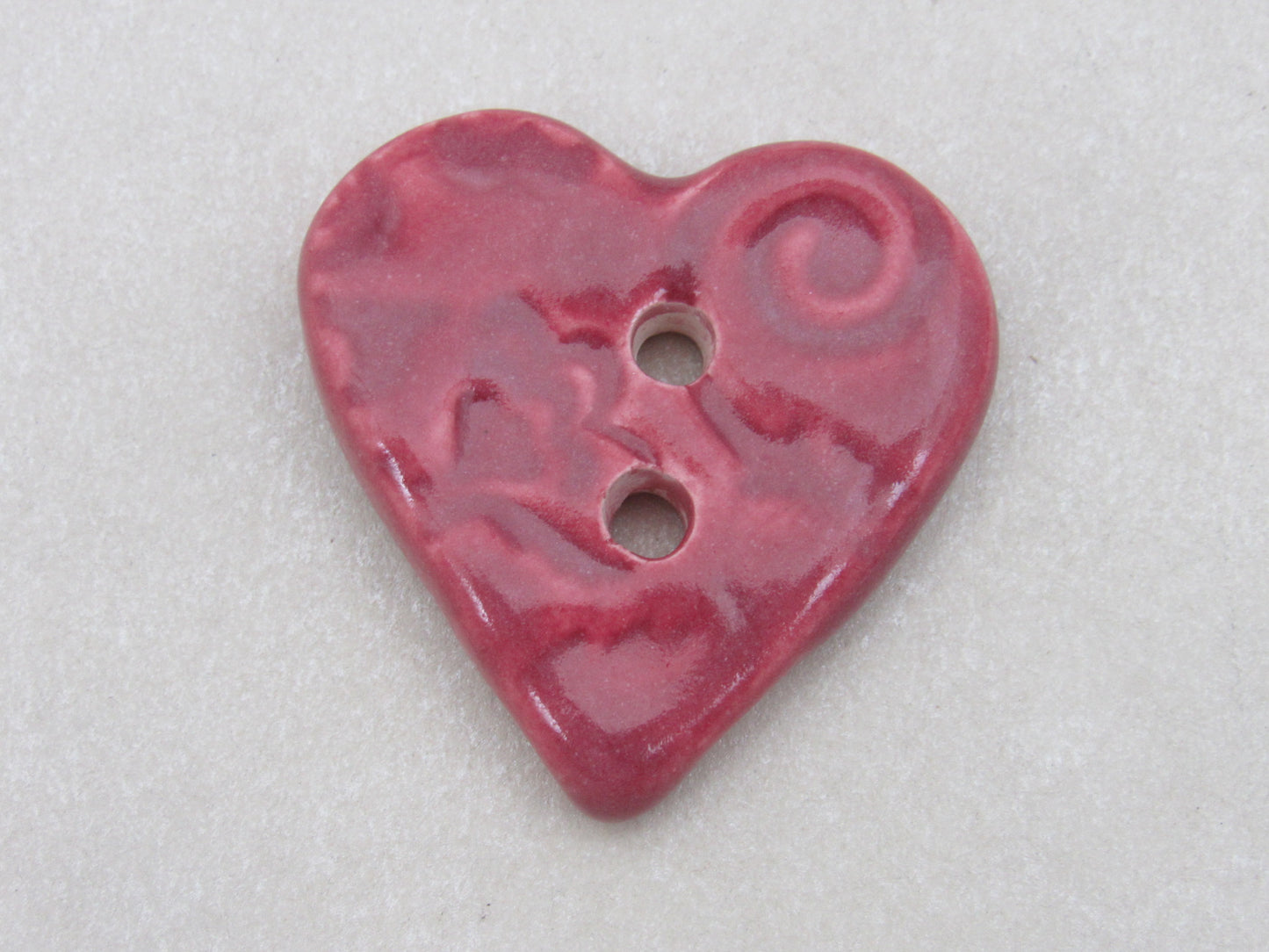 Wholesale Single Medium Brocade Texture Heart Shaped Ceramic Button