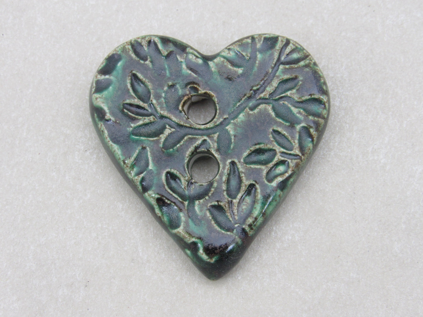 Wholesale Single Medium Sprig Texture Heart Shaped Ceramic Button