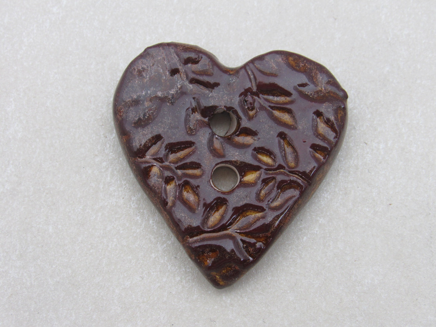 Wholesale Single Medium Sprig Texture Heart Shaped Ceramic Button