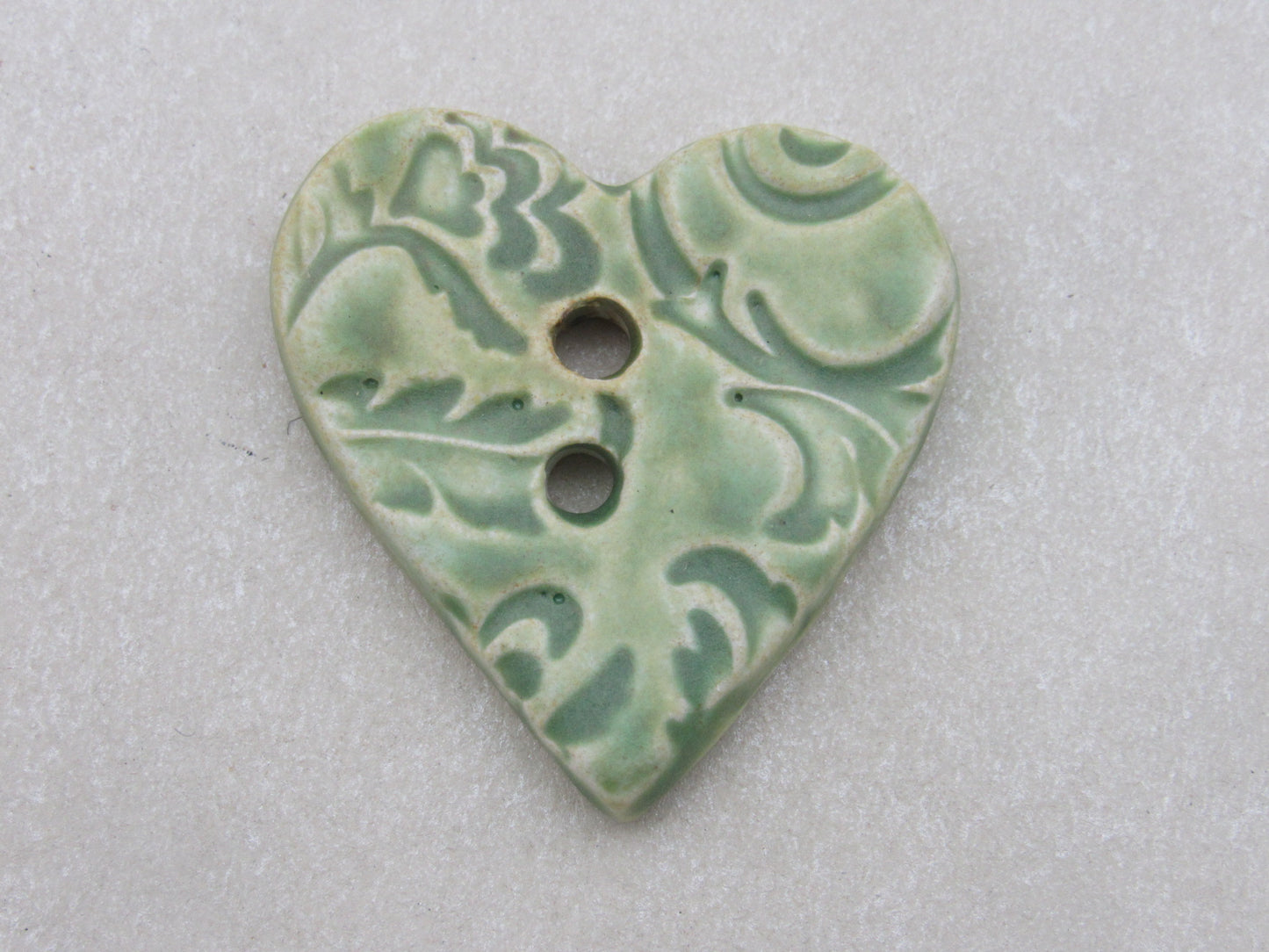 Wholesale Single Medium Brocade Texture Heart Shaped Ceramic Button