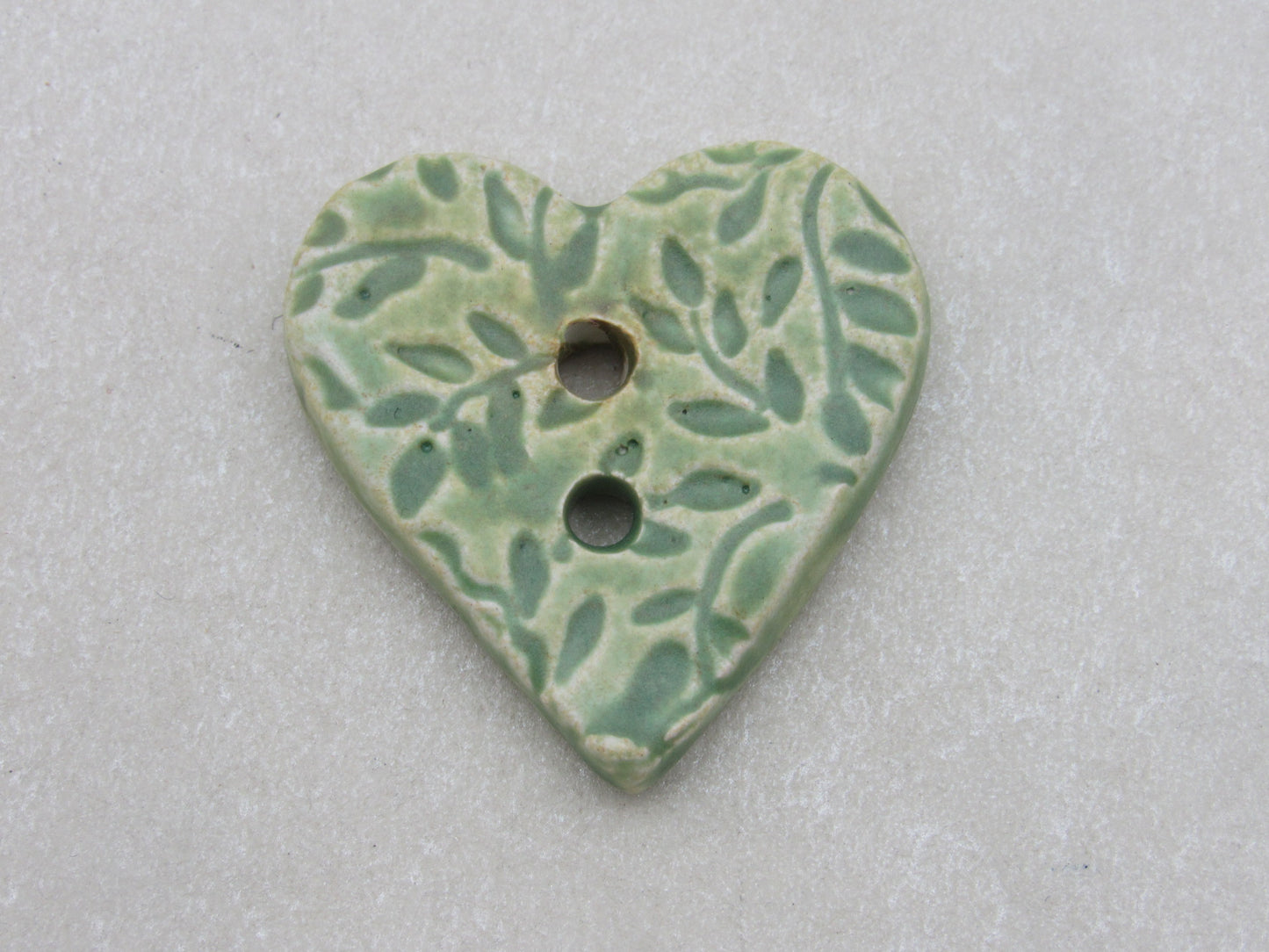 Wholesale Single Medium Sprig Texture Heart Shaped Ceramic Button