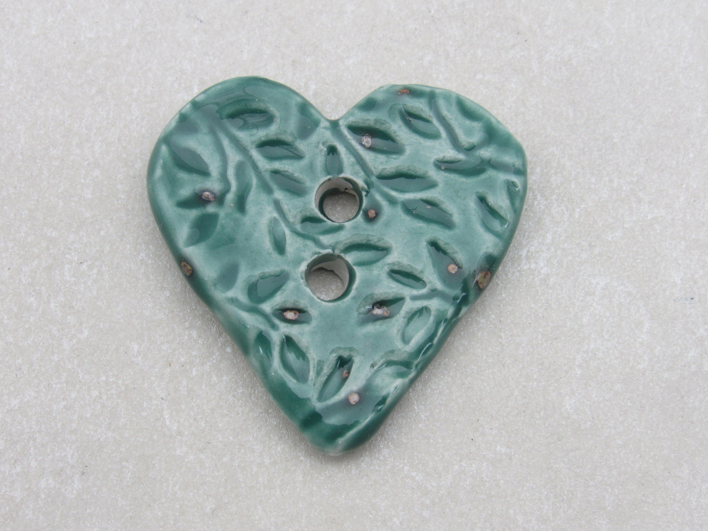 Wholesale Single Medium Sprig Texture Heart Shaped Ceramic Button