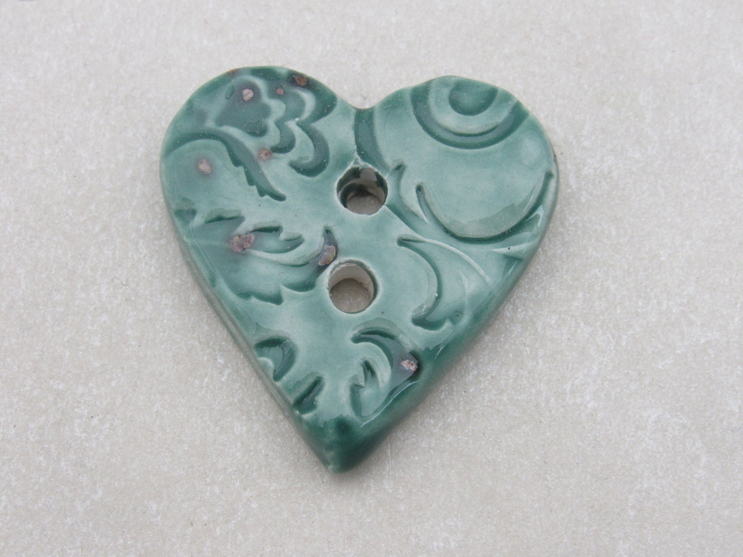 Wholesale Single Medium Brocade Texture Heart Shaped Ceramic Button