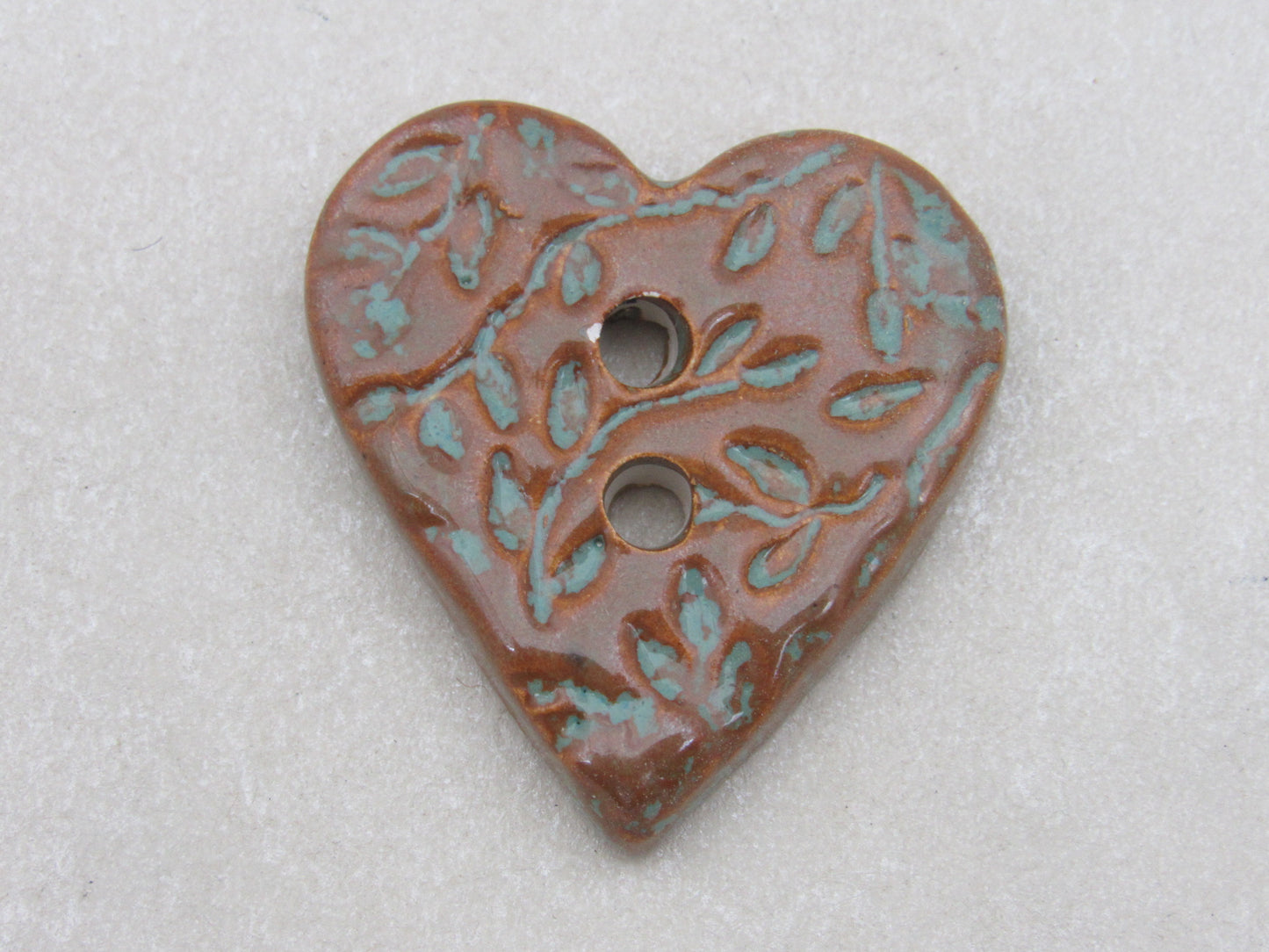 Wholesale Single Medium Sprig Texture Heart Shaped Ceramic Button