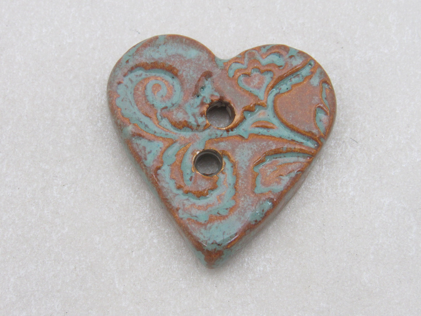Wholesale Single Medium Brocade Texture Heart Shaped Ceramic Button
