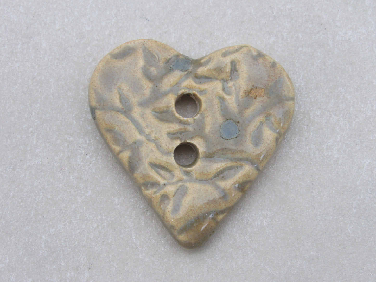 Wholesale Single Medium Sprig Texture Heart Shaped Ceramic Button