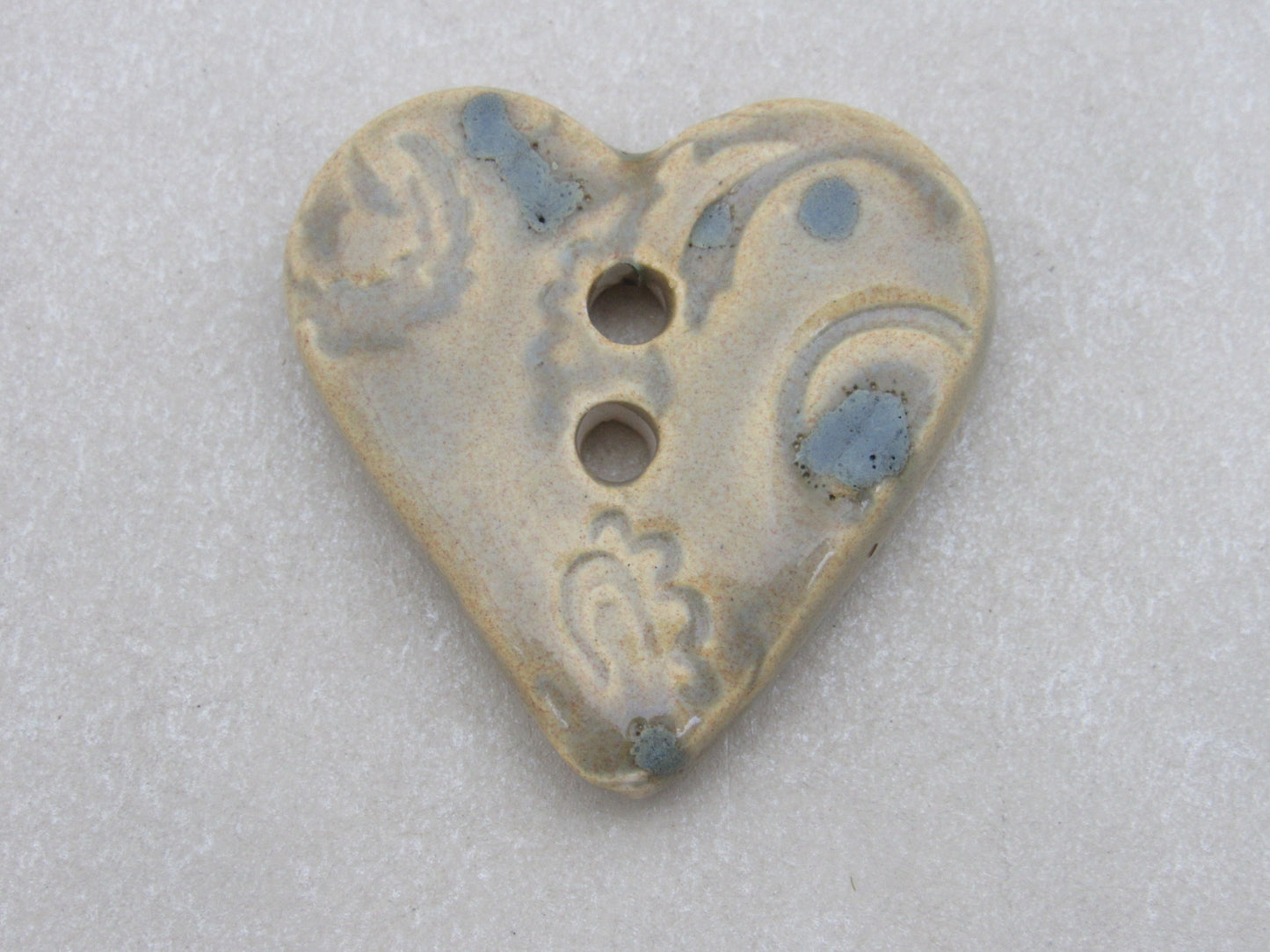 Wholesale Single Medium Brocade Texture Heart Shaped Ceramic Button