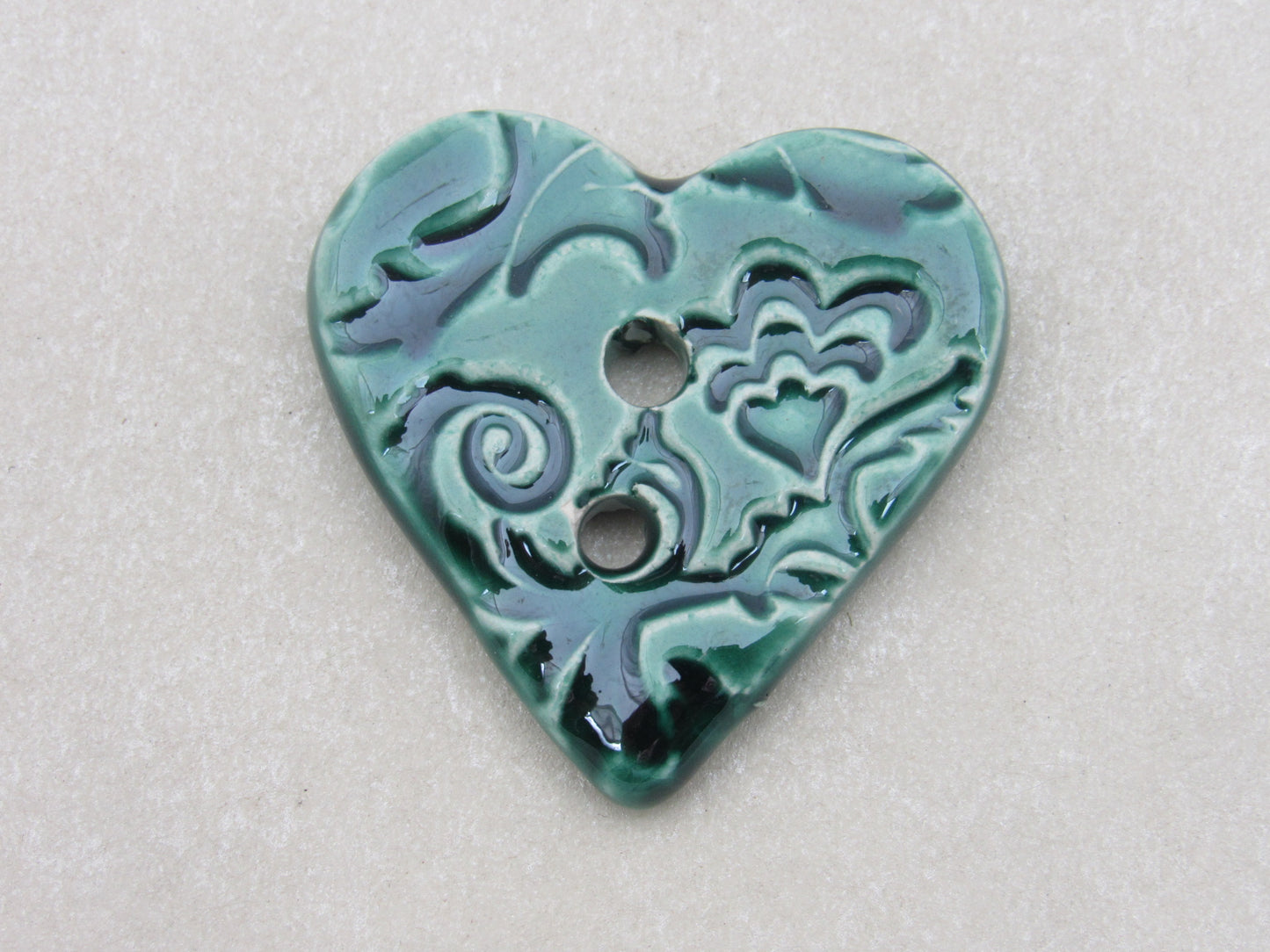 Wholesale Single Medium Brocade Texture Heart Shaped Ceramic Button