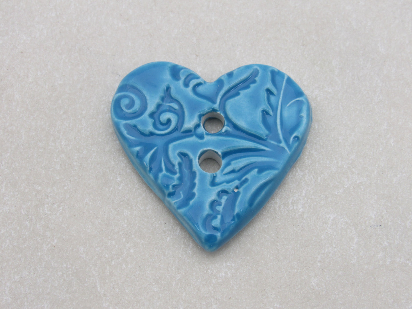 Wholesale Single Medium Brocade Texture Heart Shaped Ceramic Button