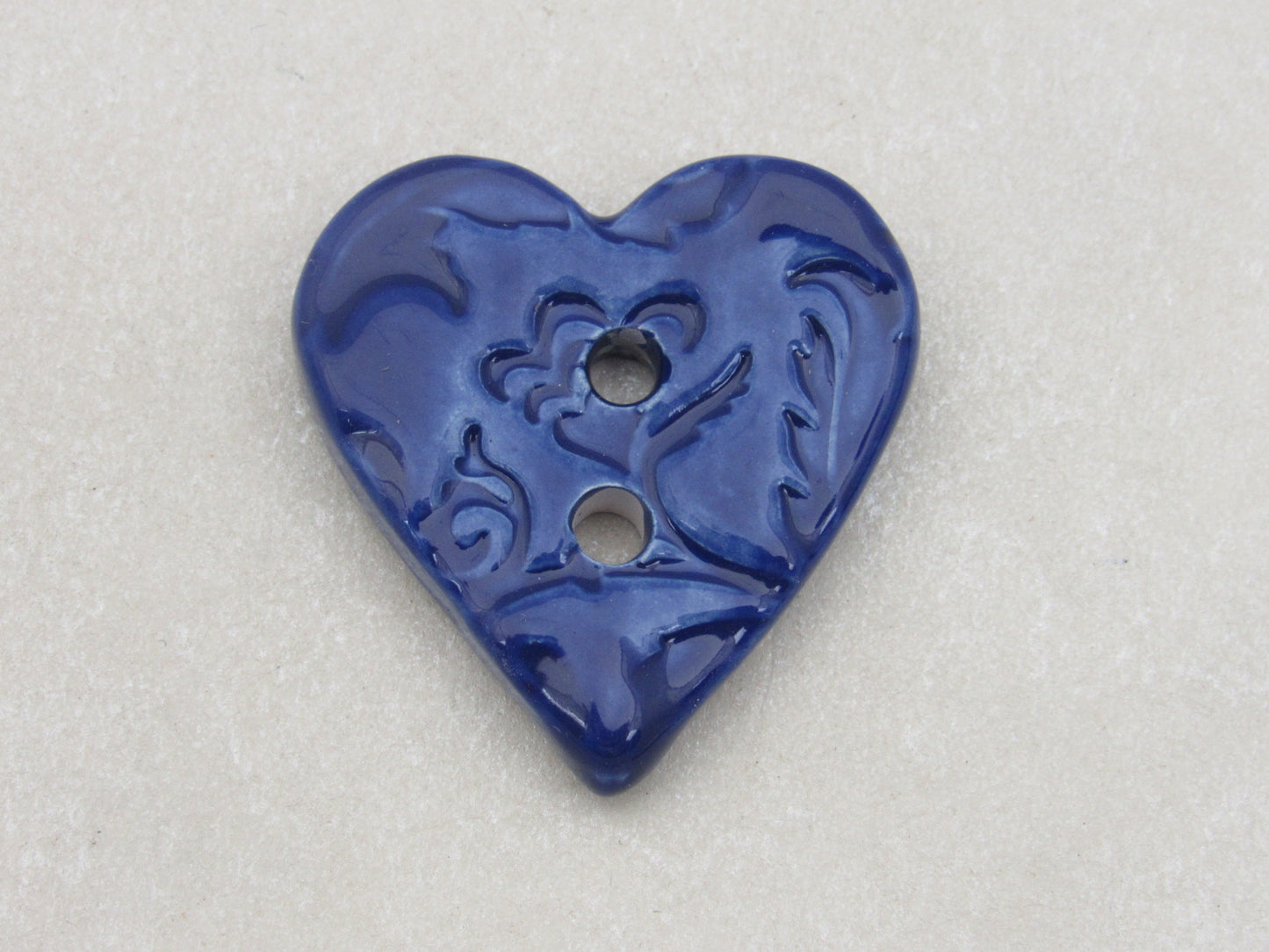 Wholesale Single Medium Brocade Texture Heart Shaped Ceramic Button