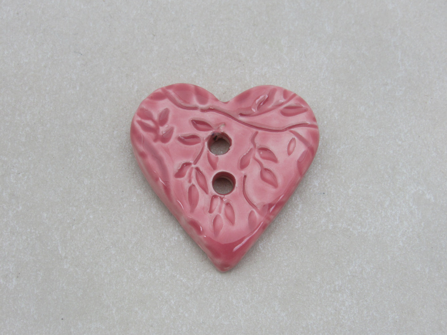 Wholesale Single Medium Sprig Texture Heart Shaped Ceramic Button