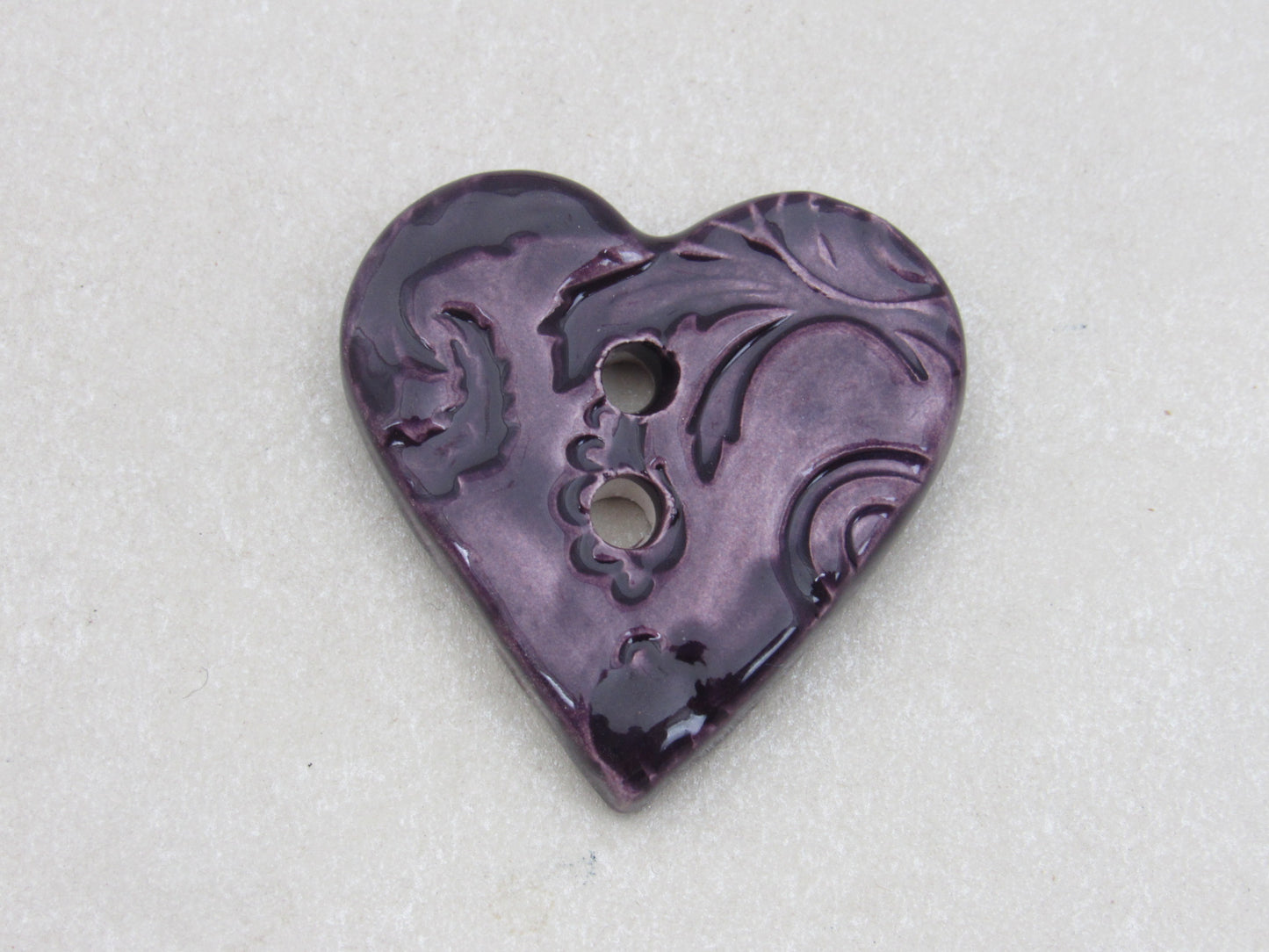 Wholesale Single Medium Brocade Texture Heart Shaped Ceramic Button