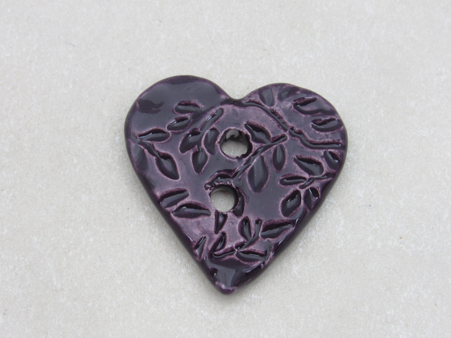 Wholesale Single Medium Sprig Texture Heart Shaped Ceramic Button