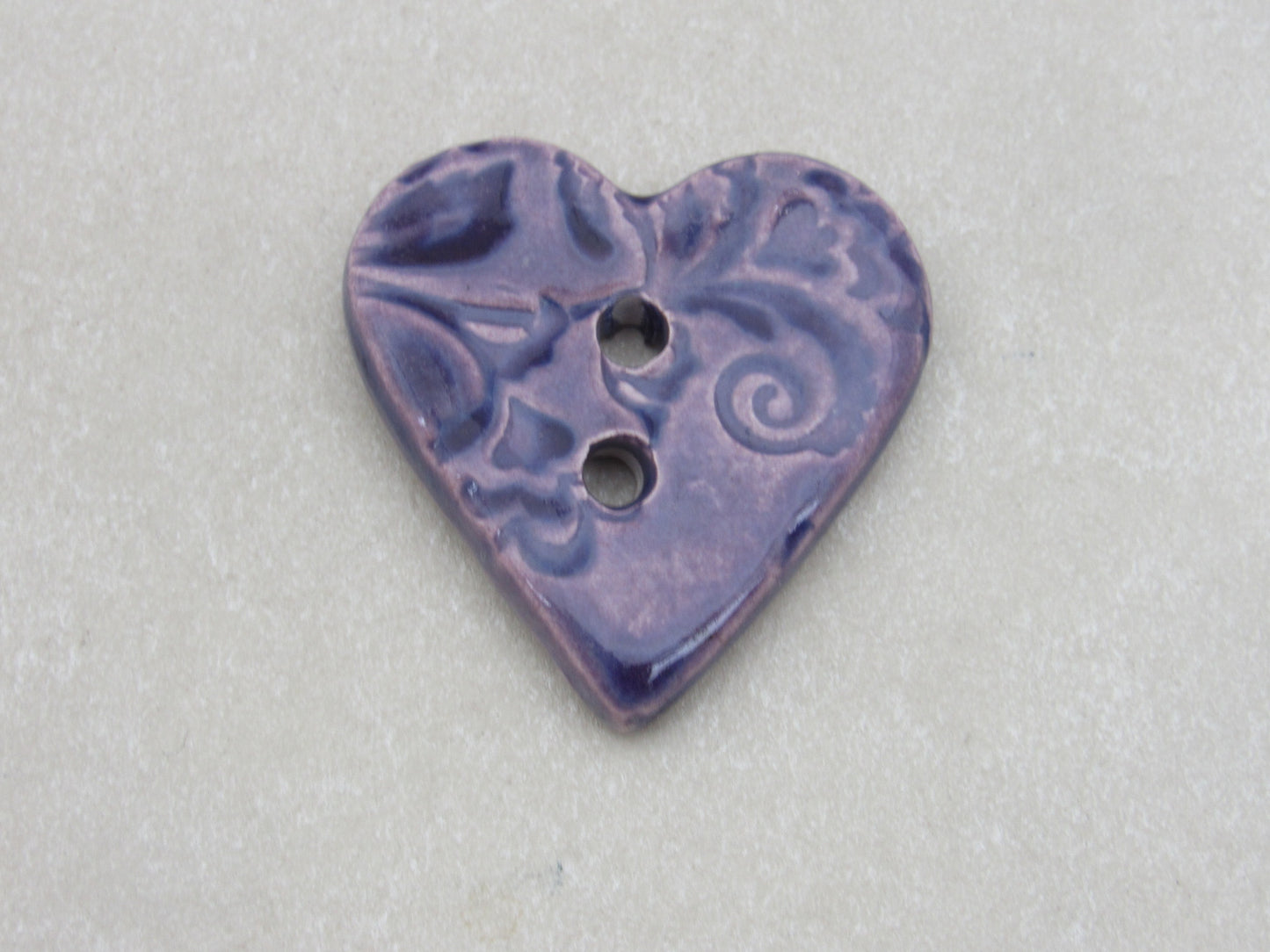 Wholesale Single Medium Brocade Texture Heart Shaped Ceramic Button