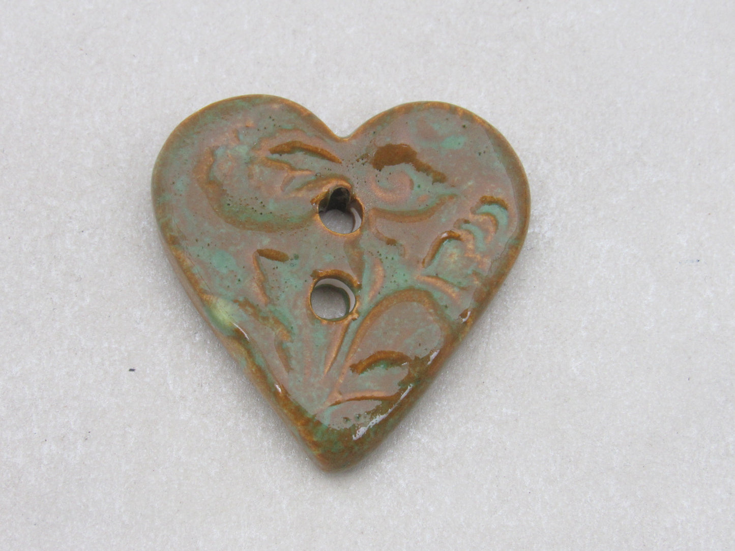 Wholesale Single Medium Brocade Texture Heart Shaped Ceramic Button