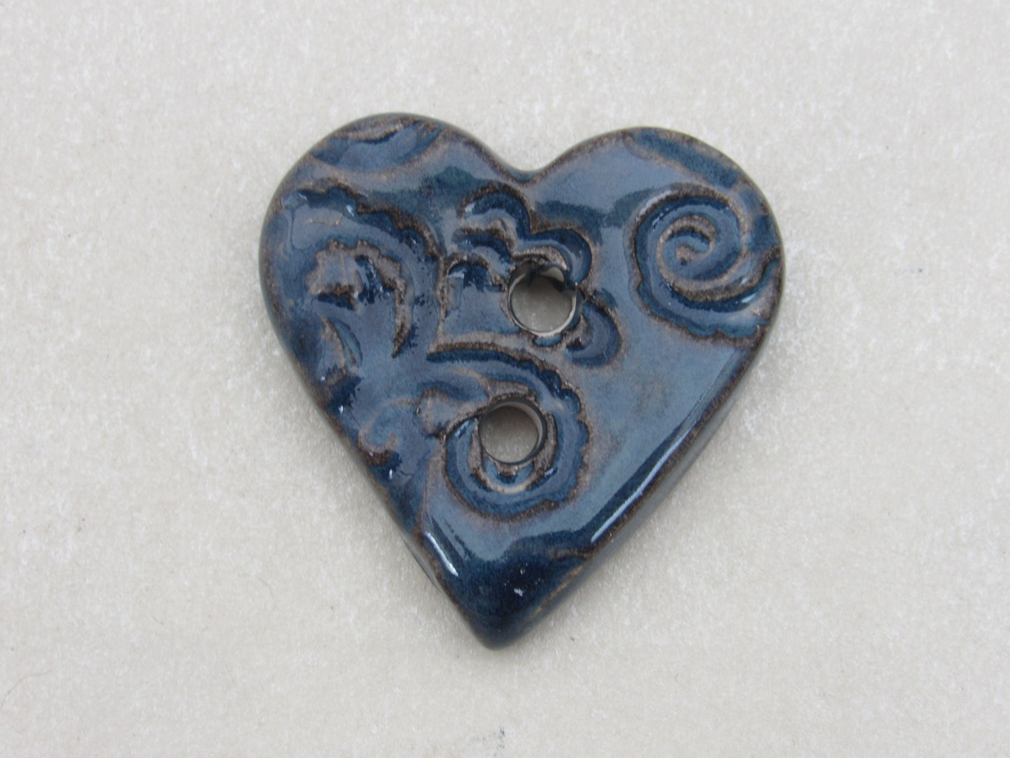 Wholesale Single Medium Brocade Texture Heart Shaped Ceramic Button