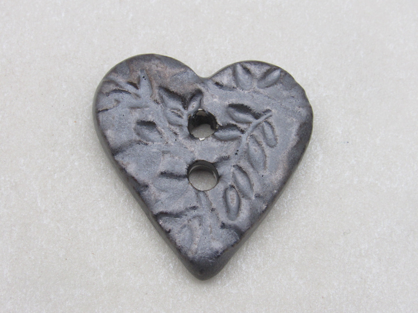 Wholesale Single Medium Sprig Texture Heart Shaped Ceramic Button