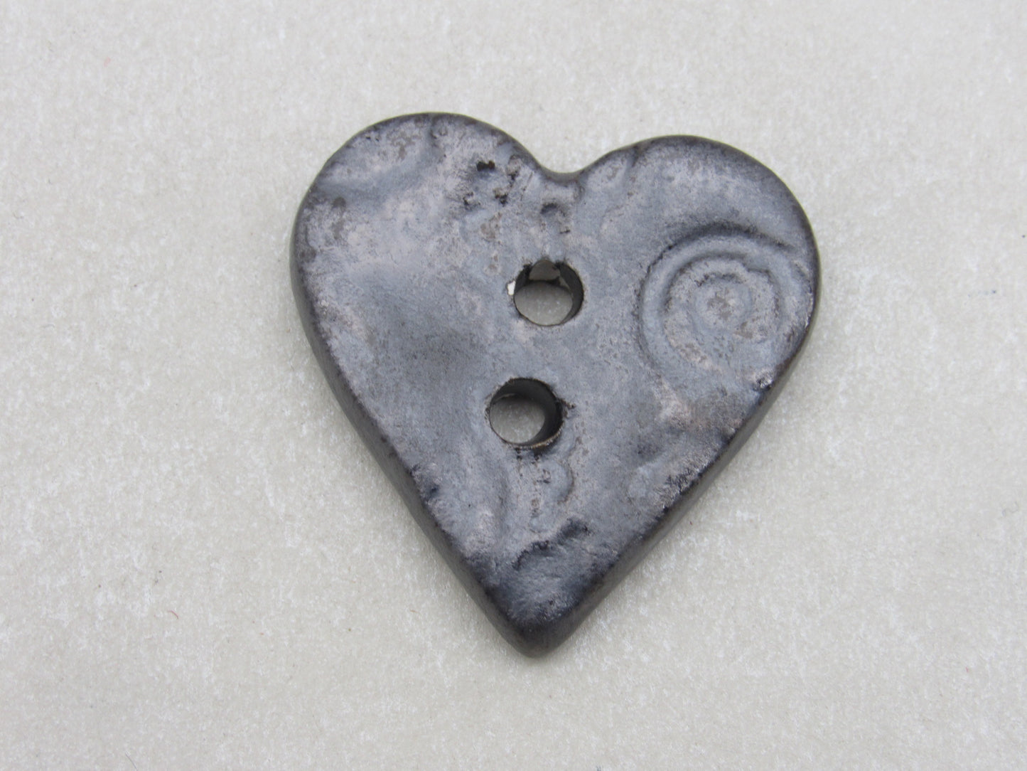 Wholesale Single Medium Brocade Texture Heart Shaped Ceramic Button