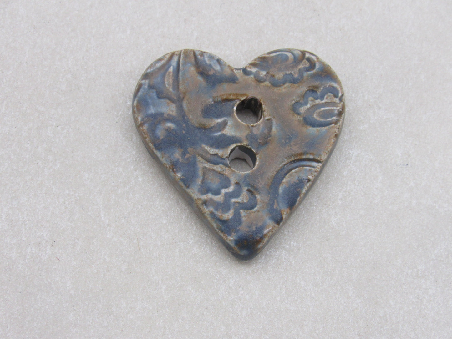 Wholesale Single Medium Brocade Texture Heart Shaped Ceramic Button