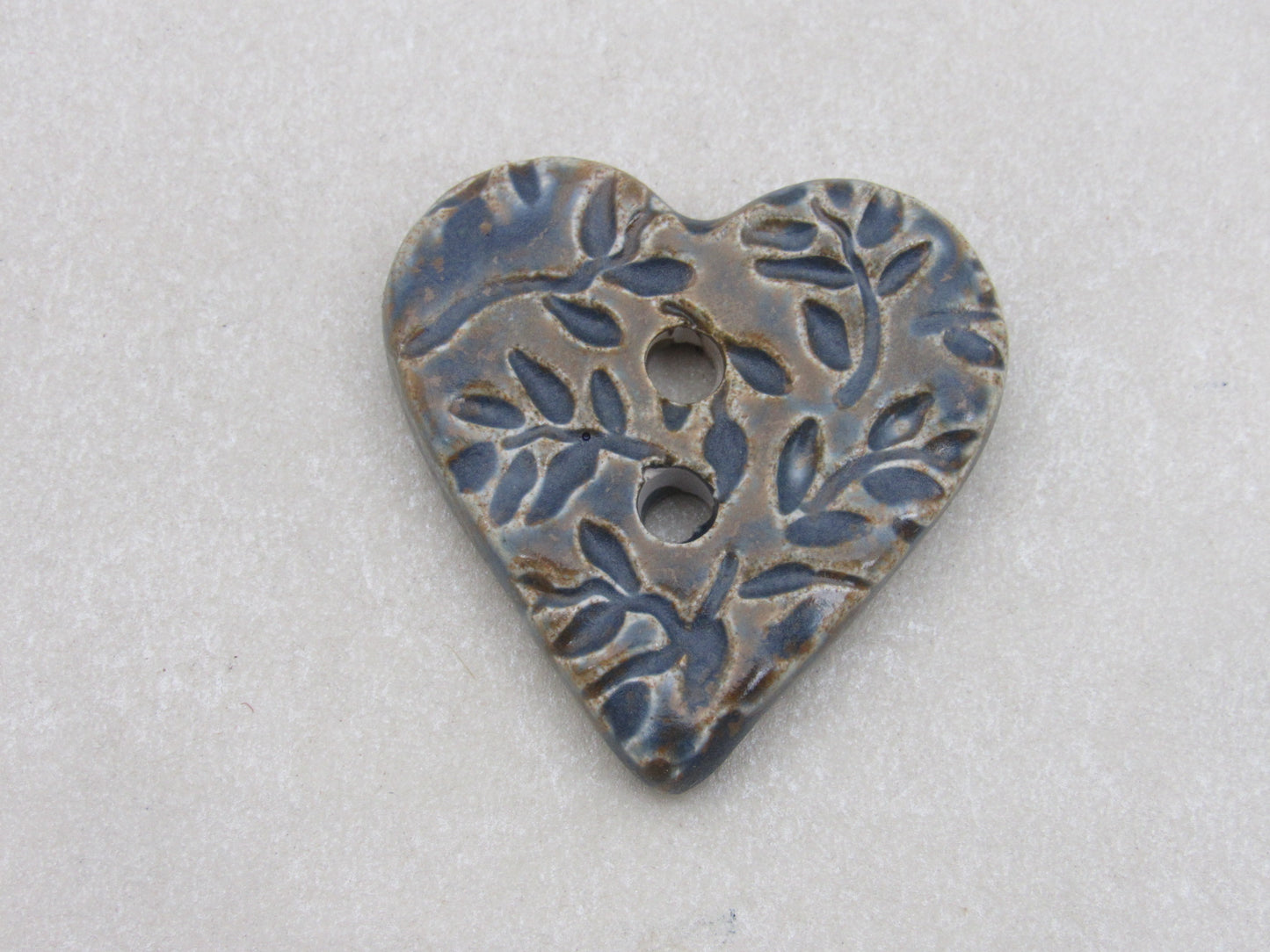 Wholesale Single Medium Sprig Texture Heart Shaped Ceramic Button
